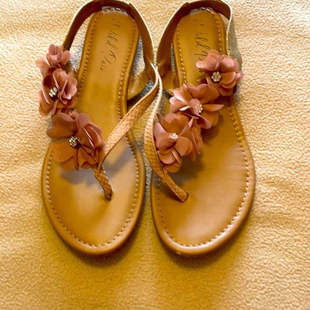 Flower detail sandals